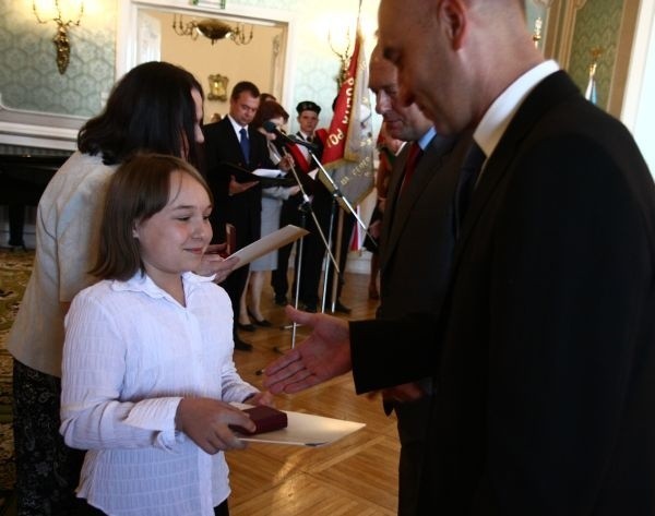 Medale "Diligentiae" kilkudziesięciu uczniom wręczał wiceprezydent Tadeusz Arłukowicz (z prawej)