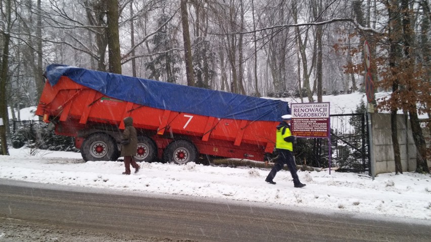 Niebezpiecznie na Hołdu Pruskiego w Słupsku.