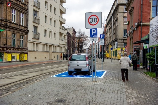 Remont na ul. Katowickiej ostatecznie dobiegł końca. Została tez dopuszczona do ruchu kołowego.