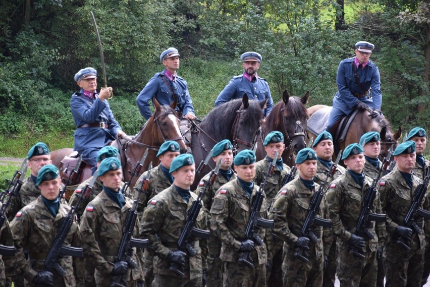 Na krzeszowickim szlaku niepodległościowym. Stąd 105 lat temu legioniści wyruszali w bój