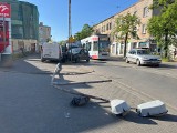 Wypadek na ul. Rzgowskiej przy Czerwonym Rynku. Hyundai trafił słup