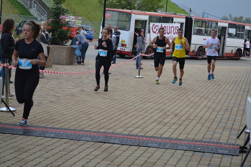 City Cross Częstochowa: 230 biegaczy na trasie miejskiego katorżnika [ZDJĘCIA]