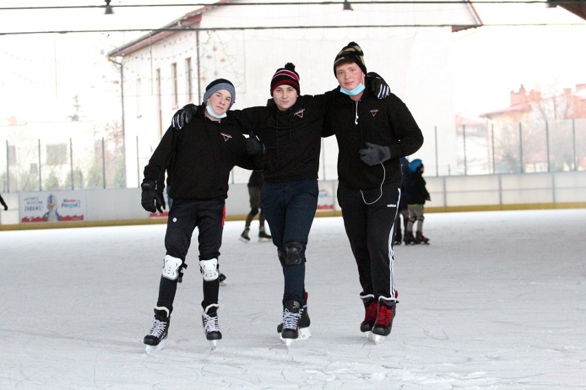 Obiekty sportowe w Skarżysku do zamknięcia z powodu kwarantanny. Nieczynne lodowisko, odwołana liga halowa, nie będzie meczu noworocznego