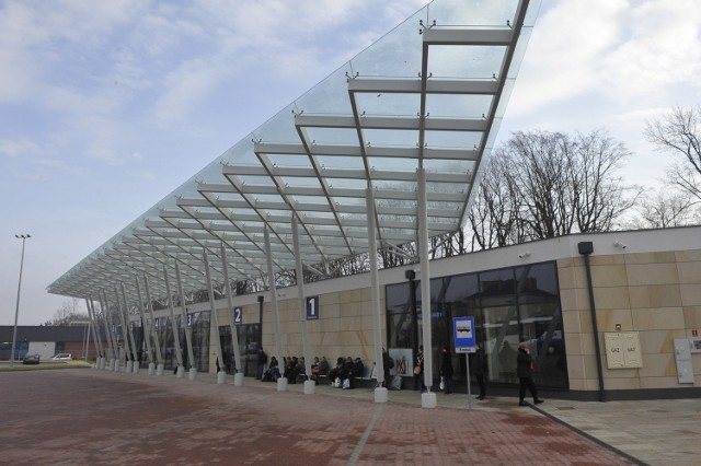 Dziś dworzec otwarto oficjalnie. Powstał w pół roku za ponad 2,8 miliona złotych. Największe pomieszczenie nowego dworca to - licząca 228 mkw. - poczekalnia oraz część gastronomiczno - handlowa, która zajmuje  w sumie 104 mkw. 