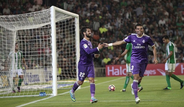 Pepe (z prawej) w Realu Madryt rozegrał 327 meczów, strzelił 14 bramek