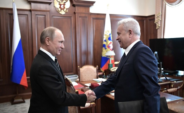 Spotkanie Putina z Alekpierowem w kwietniu 2019. Szef Łukoilu zrezygnował z funkcji w 2022