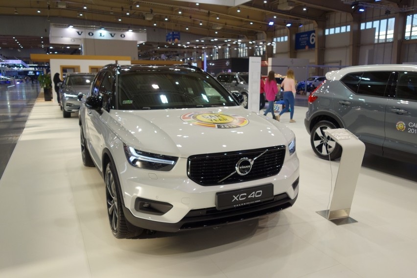 Volvo X40...