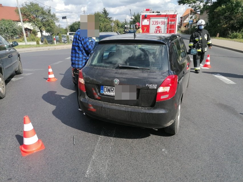 Wypadek dwóch samochodów na drodze Wrocław - Świdnica (ZDJĘCIA)