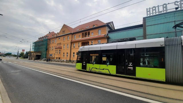 Zdaniem konserwatora zabytków elewacja byłego szpitala jest zbliżona do tej, jaka była przed remontem budynku.