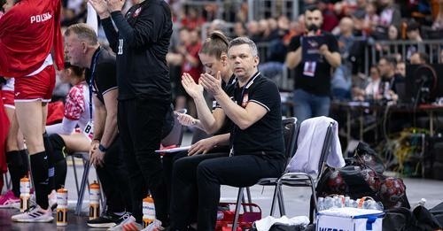 Krzysztof Demko z reprezentacją Polski na mistrzostwach świata. Jest fizjoterapeutą kadry