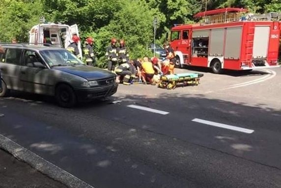 W sobotę po godzinie 11 doszło do wypadku na skrzyżowaniu ulic Lutyckiej i Koszalińskiej. - Zderzył się tam samochód osobowy z motocyklem. Jedna osoba został lekko ranna - informuje dyżurny wielkopolskich strażaków.Przejdź do kolejnego zdjęcia --->