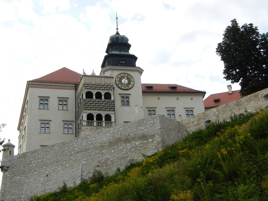Renesansowa część zamku w Pieskowej Skale - jedna z...
