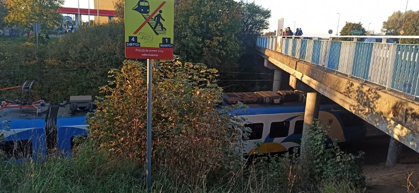 Policjanci ustalają przyczyny tragicznego zdarzenia.