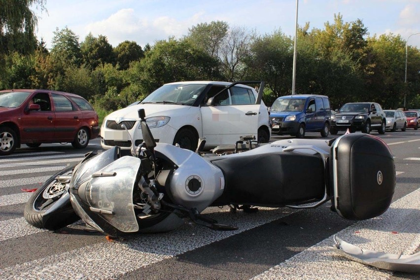 W wypadku na al. Włókniarzy ranny został motocyklista