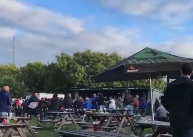 Około 100 niemieckich chuliganów wdarło się do pubu w okolicach stadionu Wembley