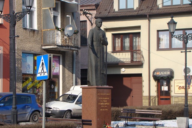 Pomnik ks. Józefa Pawłowskiego w Proszowicach