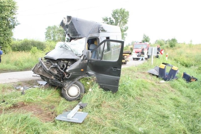 W miniony piątek na tym zakrecie zginela pasazerka busa. Wracala z Naleczowa do Warszawy.