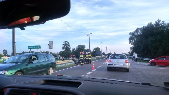 Przed godz. 19 doszło do wypadku w miejscowości Kamień - samochód osobowy zderzył się z motocyklem. Są utrudnienia, ruch odbywa się jedną stroną jezdni.