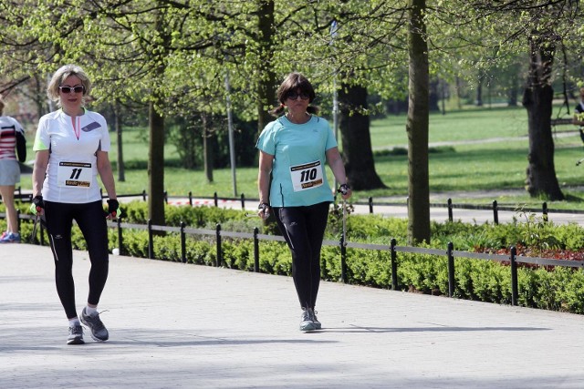 8 maja 2018 r. rozpoczyna się kolejny cykl bezpłatnych treningów nordic walking w ramach Akademii Zdrowia Santander Consumer Banku pod nazwą Nordic Walking na Receptę
