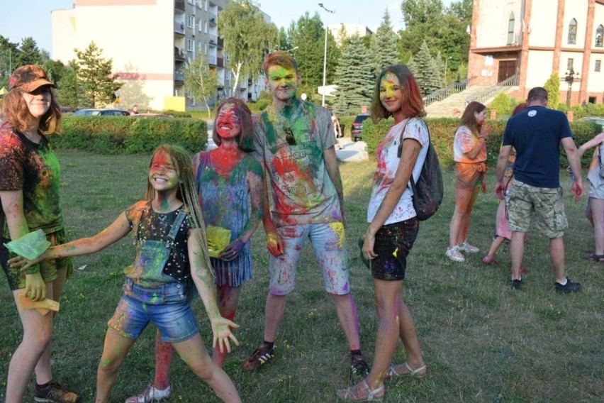 Szalona zabawa na festiwalu kolorów w Wolbromiu (pow. olkuski) [ZDJĘCIA]