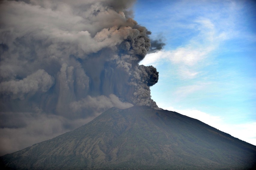 Erupcja wulkanu Agung