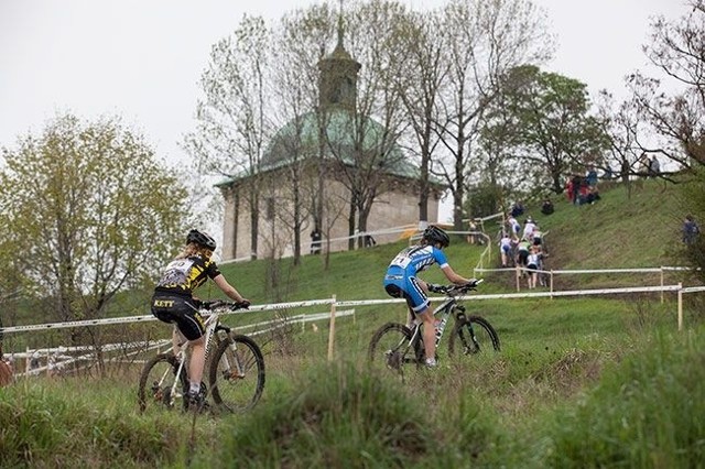 Wyścigi kolarzy górskich to bardzo widowiskowa impreza na wzgórzach Garbu Pińczowskiego, okalających od północy miasto Pińczów