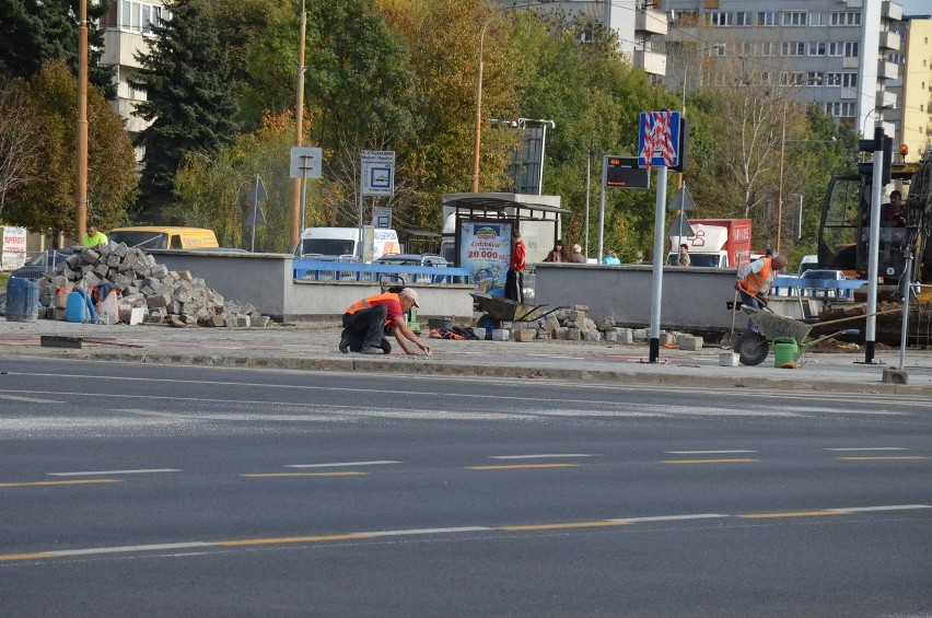 Wrocław: Korki na Legnickiej. Malują nowe przejście dla pieszych (ZDJĘCIA)