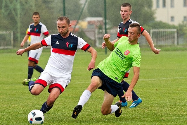 Na inaugurację 4 ligi podkarpackiej, LKS Pisarowce pokonał u siebie beniaminka Start Pruchnik 1:0 (1:0). Bramkę w 30. min strzelił Rafał Domaradzki.