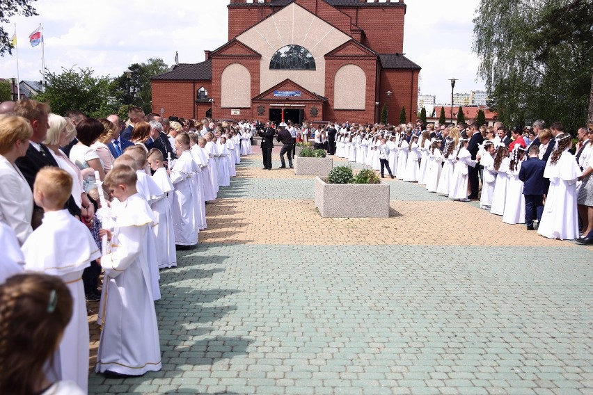 Pierwsza komunia święta w kościele pw. Zbawiciela Świata (zdjęcia)