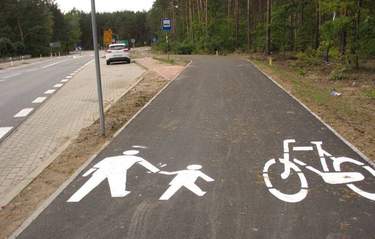 Ścieżka dla rowerów i pieszych w Rudzie Malenieckiej już gotowa [ZDJĘCIA]