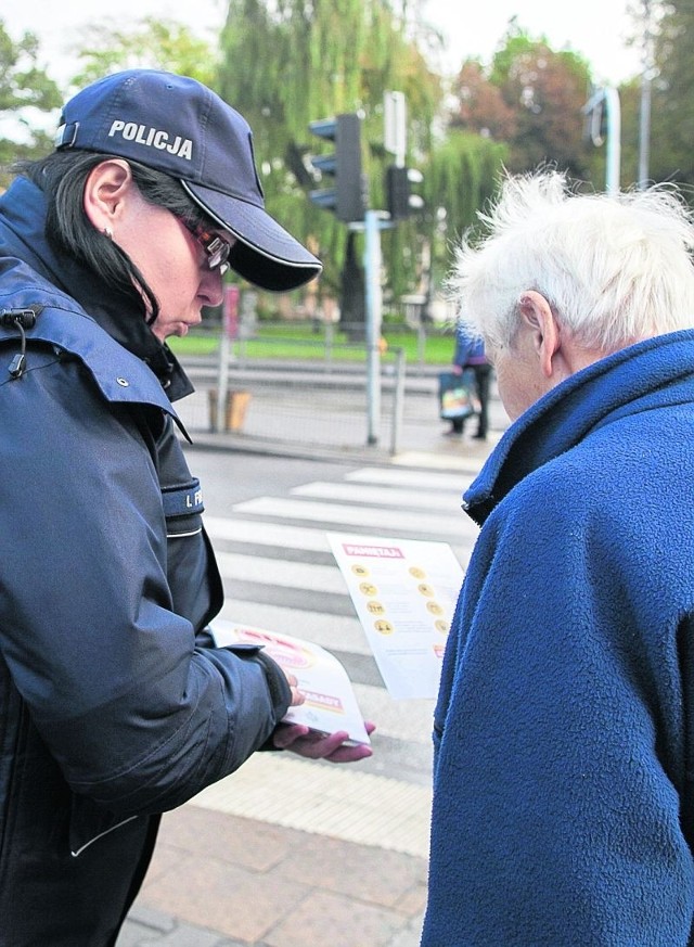 Najczęściej ofiarami kieszonkowców są osoby starsze i kobiety.