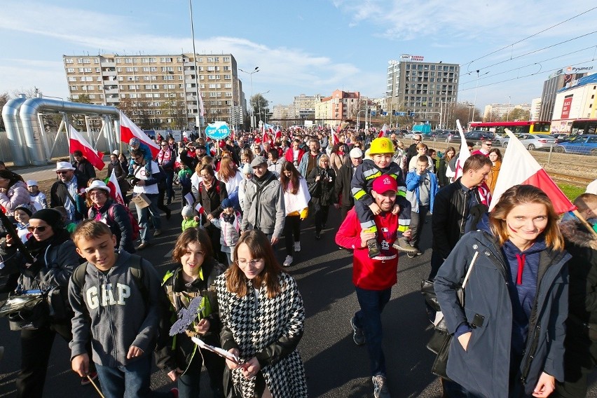 Radosna Parada Niepodległości przeszła przez Wrocław [ZDJĘCIA]