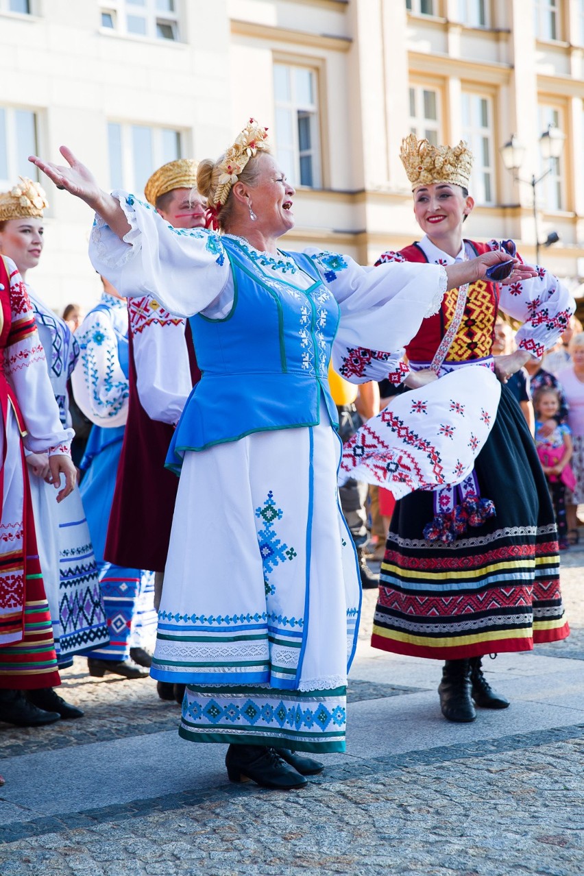 Podlaska Oktawa Kultur 2017. Kolorowa parada na Rynku...