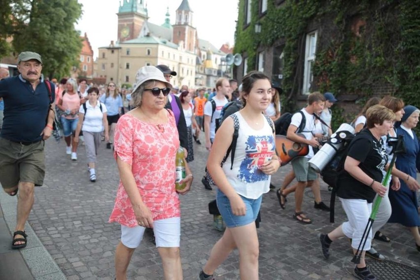 Kraków. Pielgrzymi tłumnie ruszyli na Janą Górę [ZDJĘCIA]