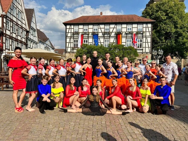 Podczas uroczystości w niemieckim Rinteln Sławno reprezentowały dumnie zespoły taneczne "Gracja" i "Finezja".