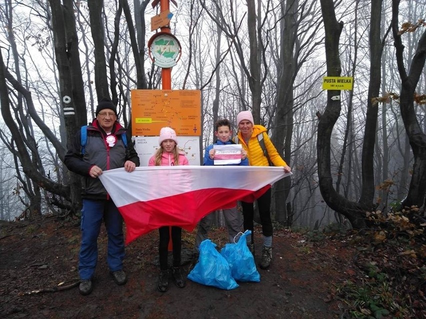 Sądecczyzna. Blisko tysiąc osób sprzątało górskie szlaki. Tak uczcili Narodowe Święto Niepodległości [ZDJĘCIA]