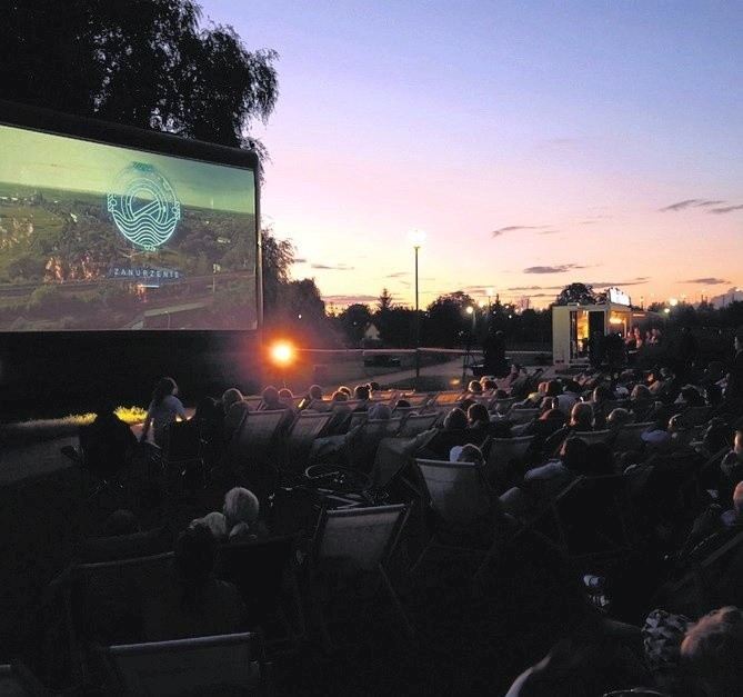 Piękny zachód słońca, niesamowita atmosfera i dobry film na...