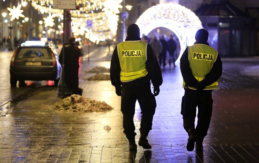 Dwaj policjanci mają zostać wyrzuceni ze służby po tym, jak...