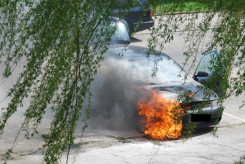 Pożar kolejnego samochodu w Słupsku. Tym razem na ul. Romera
