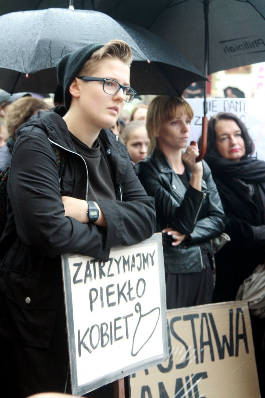 Duża frekwencja na Czarnym Proteście w Lublinie (ZDJĘCIA, WIDEO)