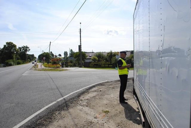 We wtorek 8 października policjanci z Krosna Odrzańskiego i Gubina realizowali na drogach naszego powiatu działania "Truck & Bus&#8221;