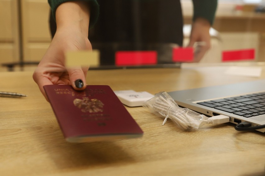 Sprawdź, czy masz ważny paszport na wakacje! Ile się czeka na nowy paszport w Toruniu?