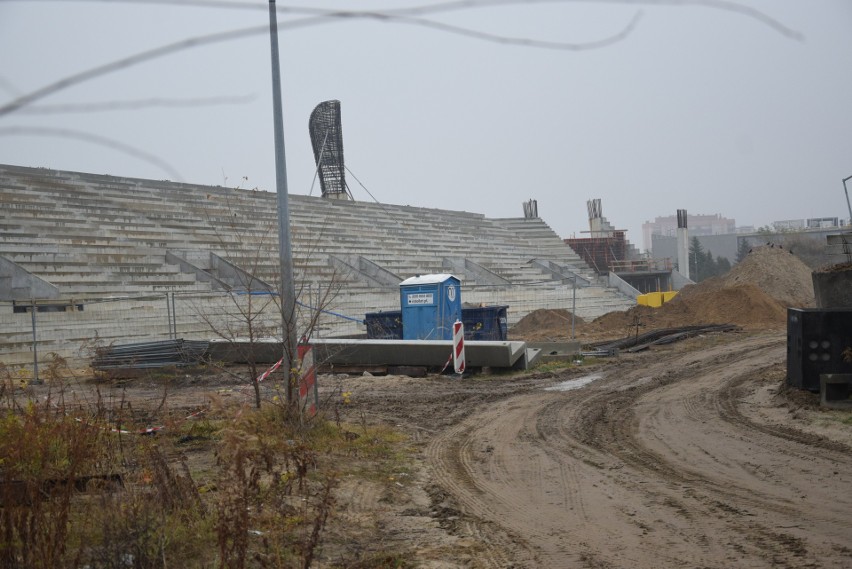 Budowa nowego stadionu dla Radomiaka przy Struga 63. Trybuna południowa rozebrana (ZOBACZ NAJNOWSZE ZDJĘCIA) 