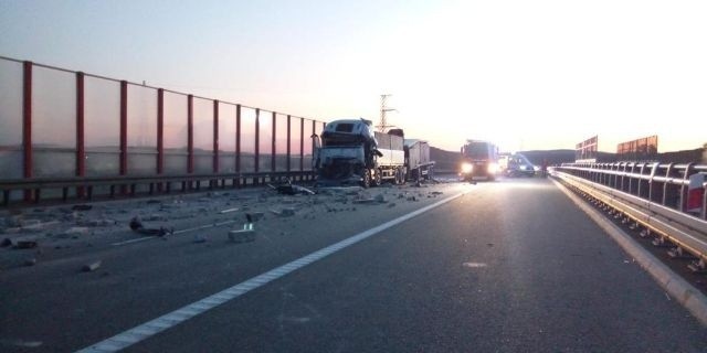 Dramatyczny wypadek na S7, obwodnicy Kielc w Górkach Szczukowskich. Zderzyły się dwie ciężarówki, jedna osoba nie żyje, jedna ranna