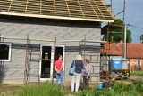 Rośnie dom pogorzelców z Dąbrówki Tczewskiej - nadal potrzebna pomoc