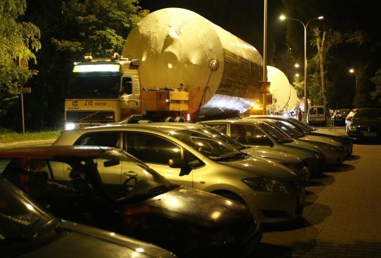 Potężny transport na ulicach Kielc (foto, film)