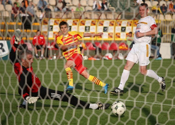 Maciej Makuszewski zdobył już w tym sezonie trzy bramki dla Jagi. Pierwsze trafienie zaliczył w ligowym meczu z GKS-em Bełchatów, potem strzelał gole w spotkaniach Pucharu Polski z Flotą Świnoujście i Koroną Kielce.