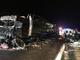 Tragiczny wypadek 5 aut w Mykanowie: 2 osoby zginęły w wypadku i pożarze na DK1 WIDEO ZDJĘCIA