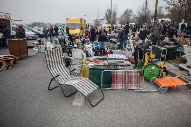 Zobacz łódzką autogiełdę na starych zdjęciach- kliknij dalej