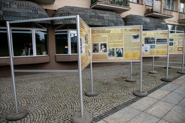 Kolejna wystawa w centrum Białegostoku została uszkodzona. Tym razem uszkodzona została wystawa "Wspólne dziedzictwo. Żydowskie organizacje społeczne w międzywojennym Białymstoku". Organizatorzy mają nadzieję, że sprawcą był wiatr.